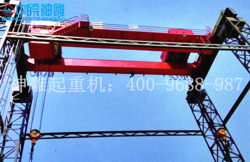 電動(dòng)雙梁吊鉤橋式起重機(jī) 電動(dòng)雙梁吊鉤橋式起重機(jī)